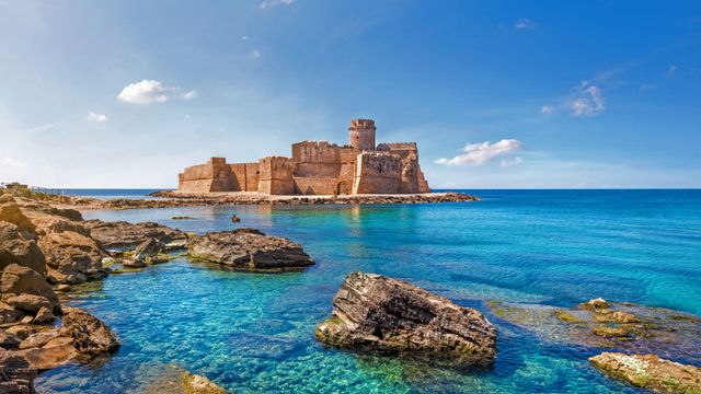 「カーポ・リッツートのレ・カステッラ城」イタリア, カラブリア州
