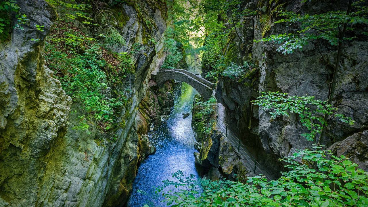 ｢アルーズ渓谷のブロの石橋｣スイス, ヌーシャテル州