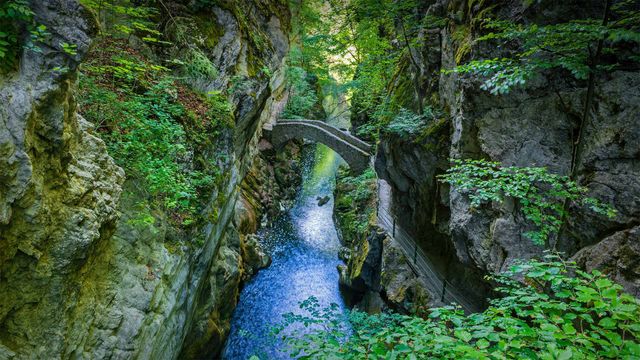 「アルーズ渓谷のブロの石橋」スイス, ヌーシャテル州