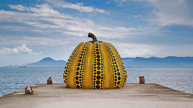 直島限定　草間弥生　南瓜オブジェ 楽天市場】【ふるさと納税】草間彌生 オブジェ RED 【PUMPKIN
