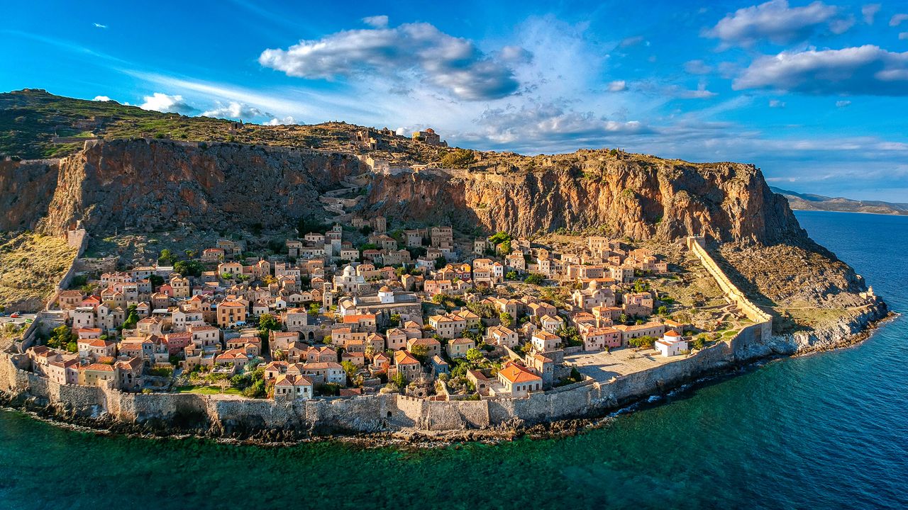 断崖の城塞都市, ギリシャ モネンバシア