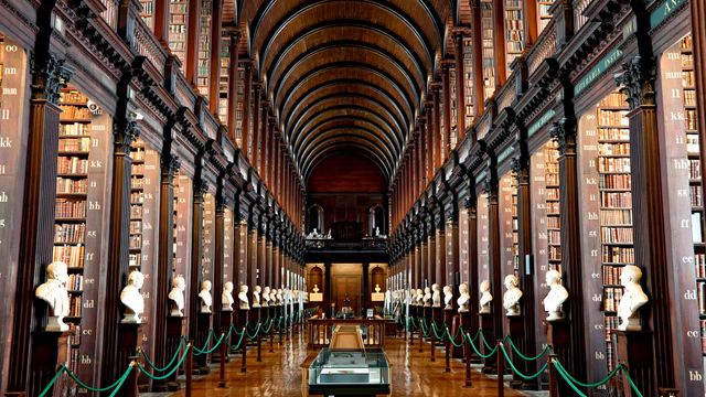 「トリニティ・カレッジ図書館」アイルランド, ダブリン