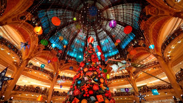 ギャラリー・ラファイエットのクリスマスツリー, フランス