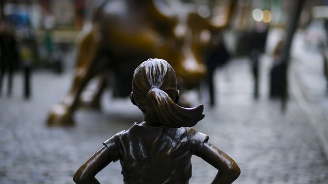 「恐れを知らぬ少女」米国ニューヨーク州, ウォール街
