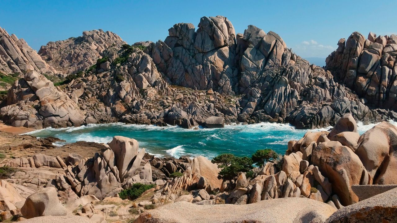 花崗岩の入り江, イタリア カポ・テスタ