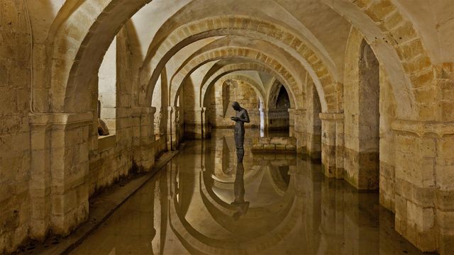 「ウィンチェスター大聖堂の地下室」イギリス, ハンプシャー