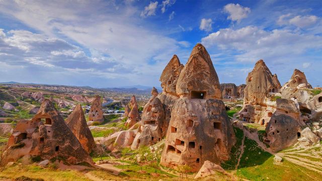 「カッパドキアの岩窟群」トルコ, ギョレメ国立公園