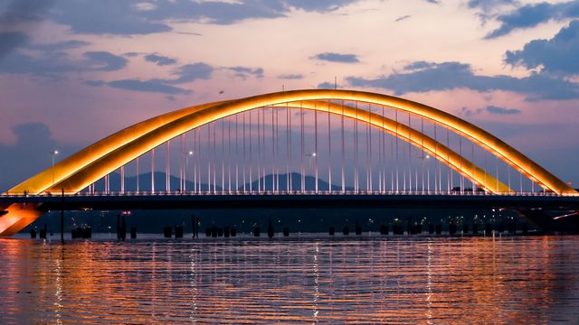 グエン・ホアン橋, ベトナム