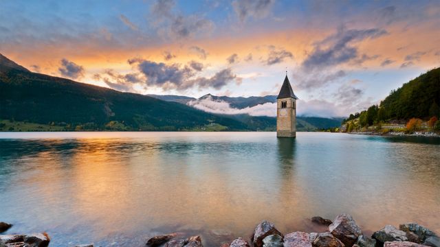 「レッシェン湖の鐘塔」イタリア, 南チロル