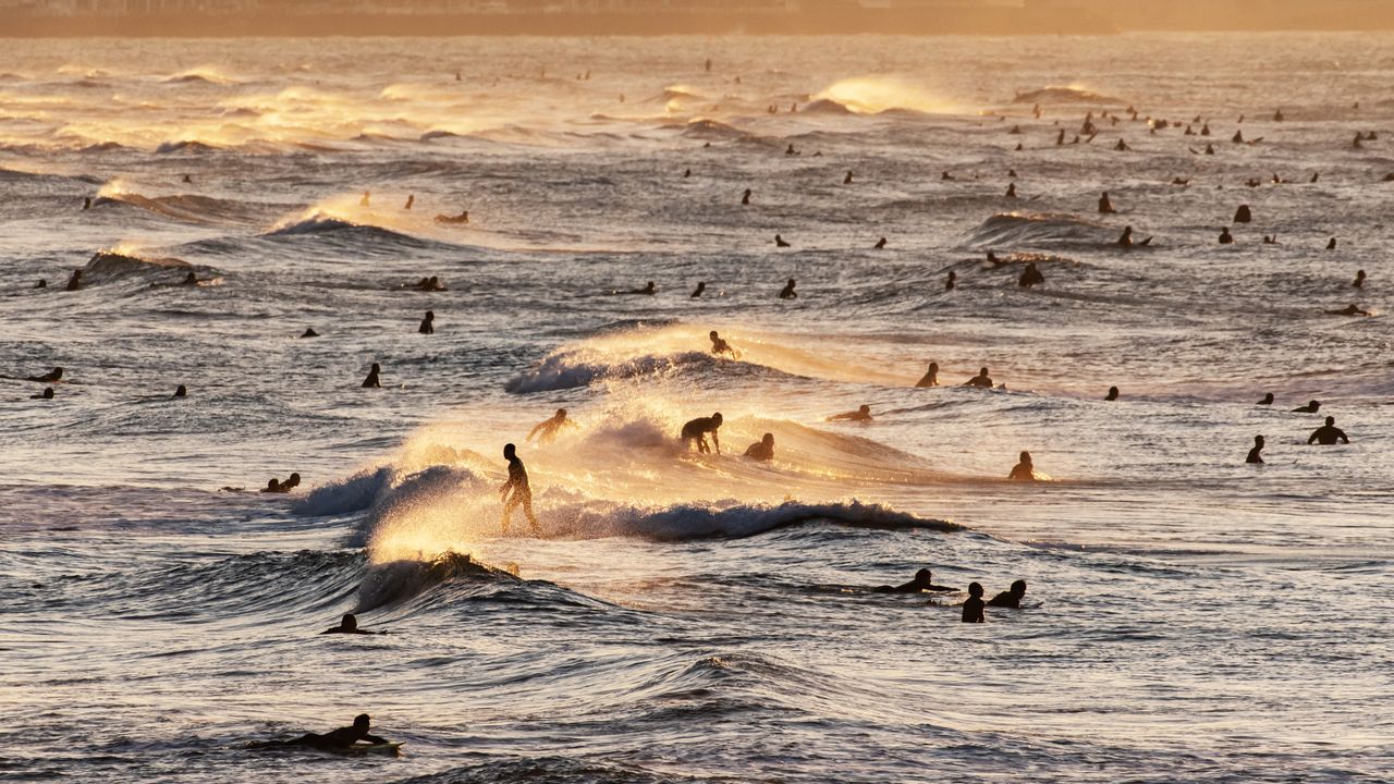 七里ヶ浜のサーファー, 神奈川 鎌倉 ・ Bing日替わり壁紙 ・ 無料