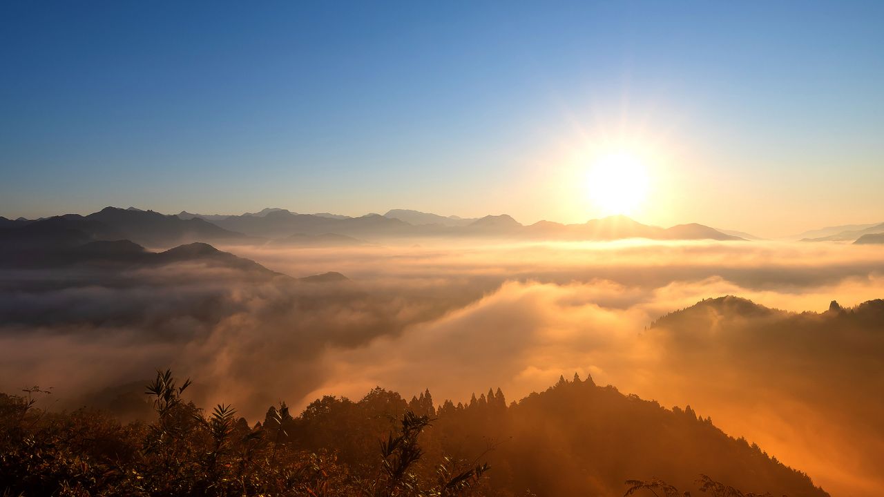 雲海を照らす光, 兵庫県 朝来市