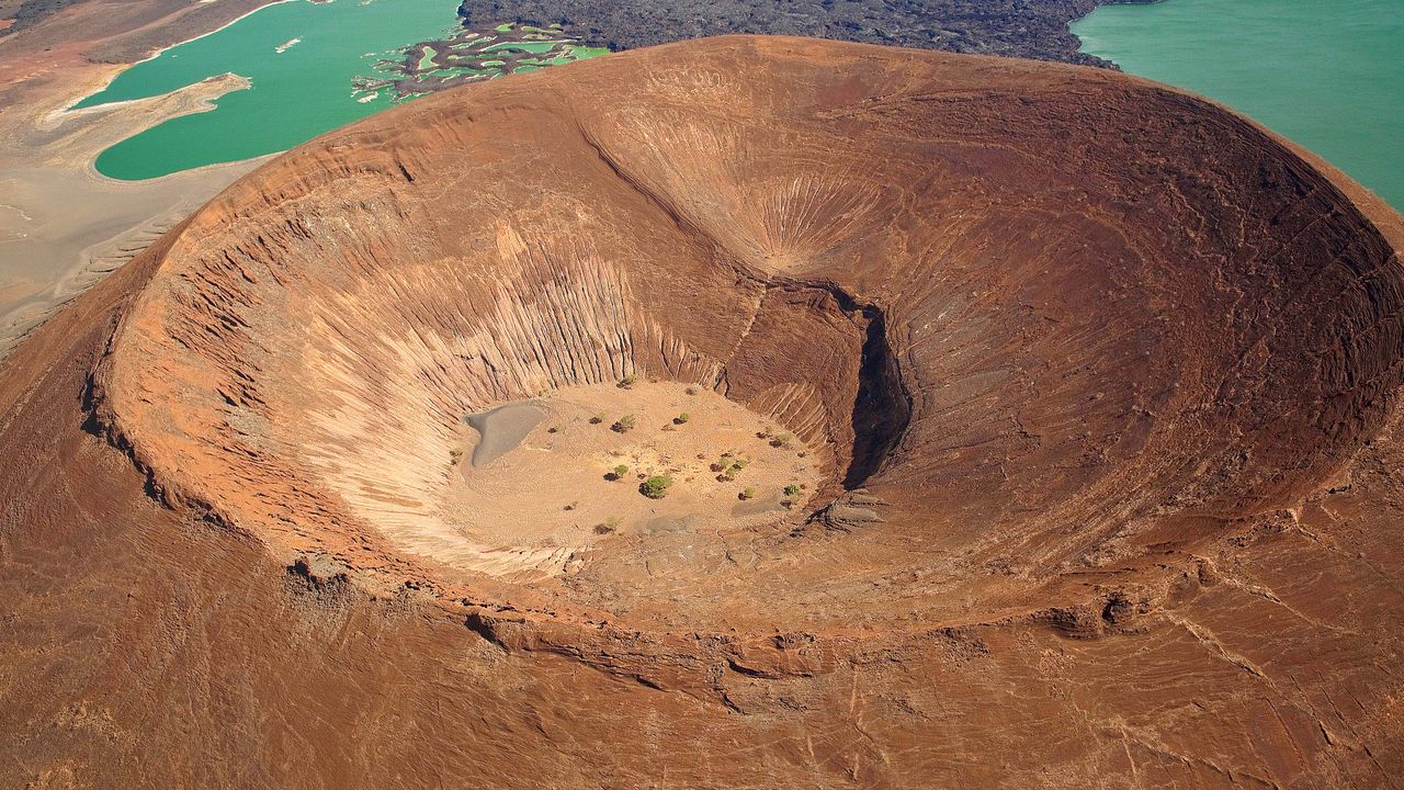 巨大な火口, エチオピア エルタ・アレ火山