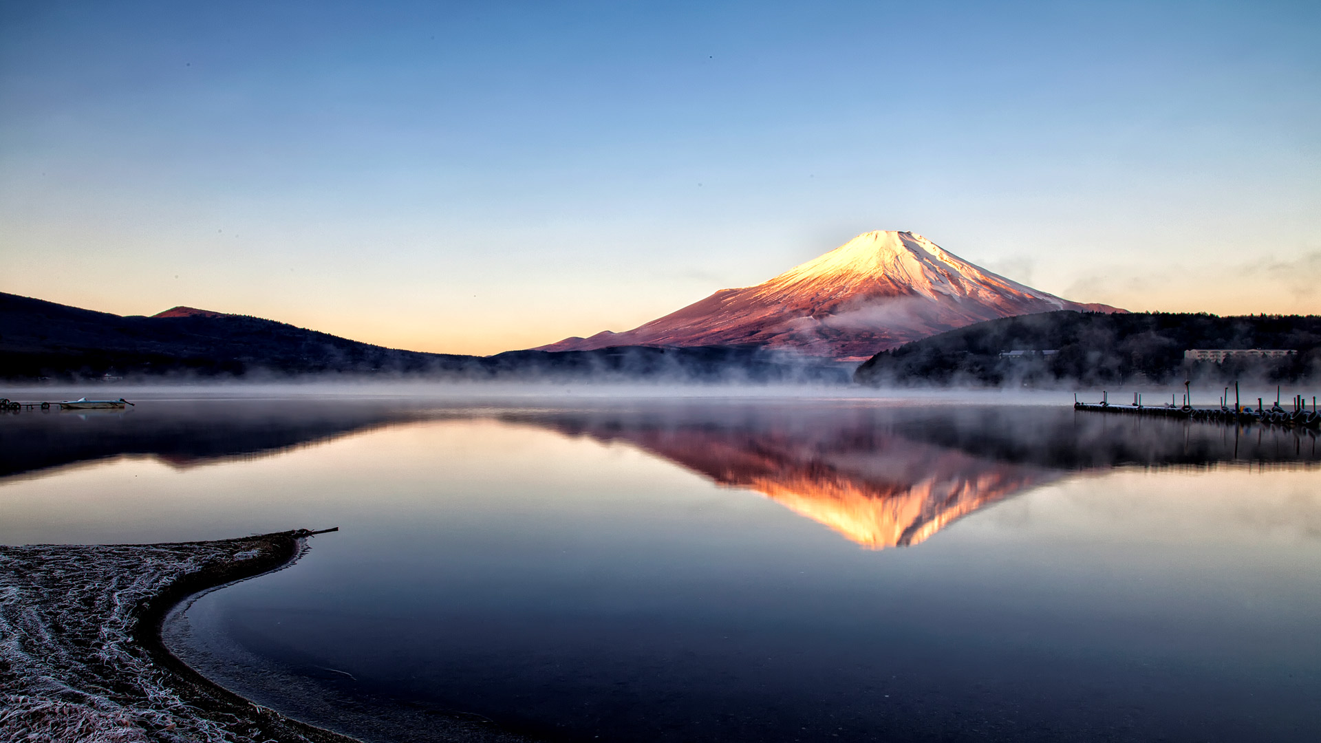 山中湖から見た富士山の朝焼け 山梨県 Bing日替わり画像