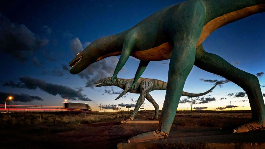 ｢コンクリート製の恐竜｣米国アリゾナ州