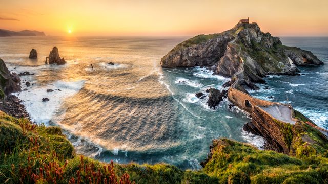 夕暮れのガステルガチェ, スペイン バスク州