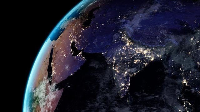 「夜の地球」