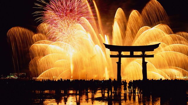 「宮島水中花火大会」広島, 嚴島