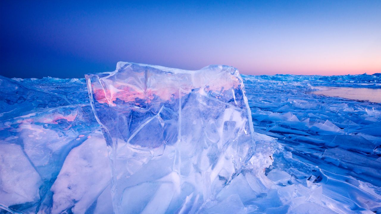 凍結するスペリオル湖, 米国 ミネソタ州