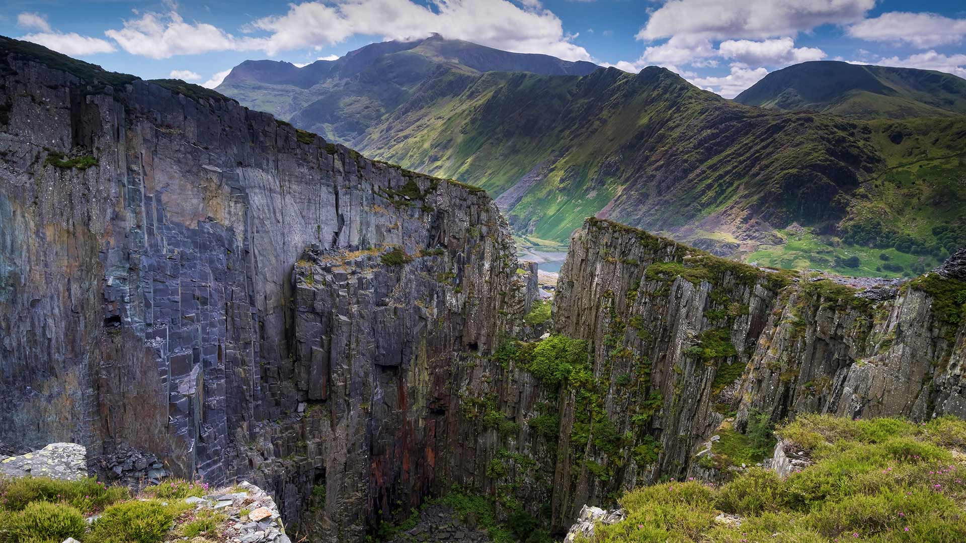 スノードニア国立公園 英国 ウェールズ Bing日替わり画像