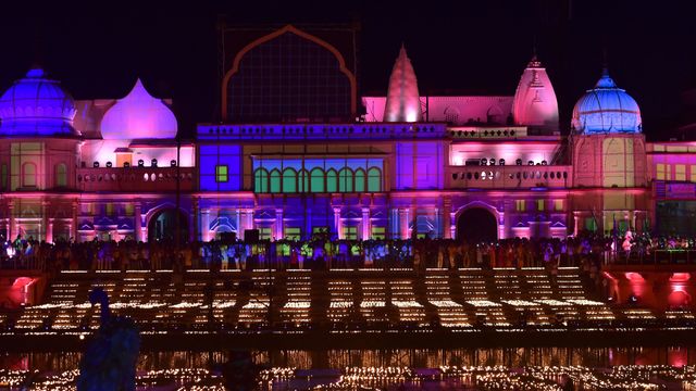ランプが灯るアヨーディヤー, インド
