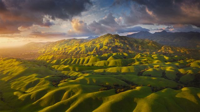 「ディアブロ山脈のフットヒルズ」米国, カリフォルニア州