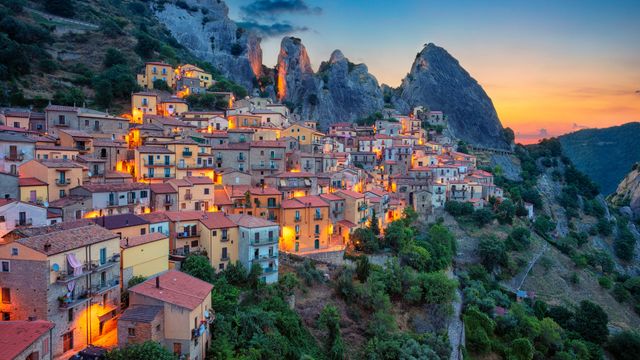 カステルメッツァーノ, イタリア